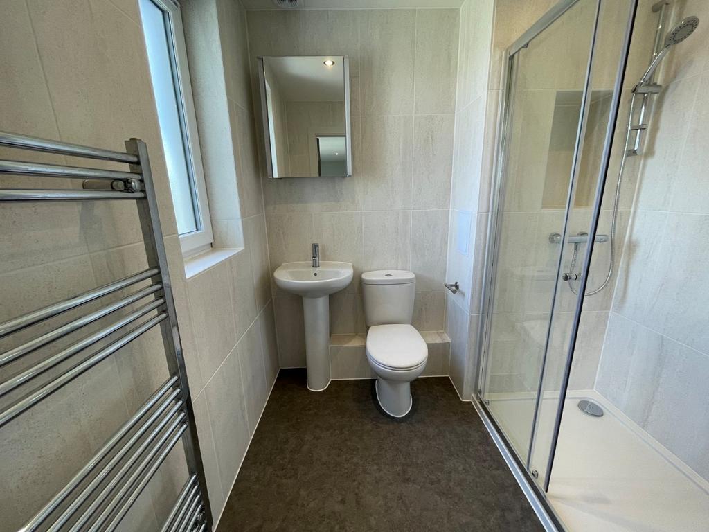 Flat 10 Shower Rm