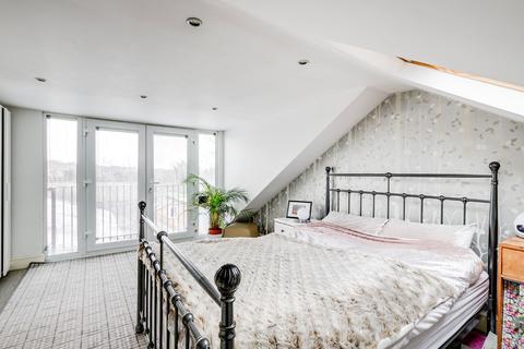 32b Sarre Road, London, NW2 3SL