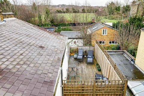 32b Sarre Road, London, NW2 3SL