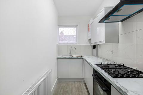 2 bedroom flat for sale, Belton Road, Leytonstone, London