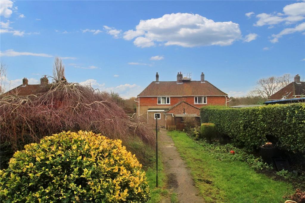 Limebank, Flordon Road, Newton Flotman, Norwich, NR15 3 bed semidetached house £280,000