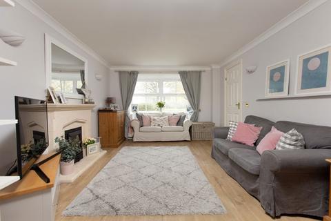 4 bedroom detached house for sale - Moor Park, Neston