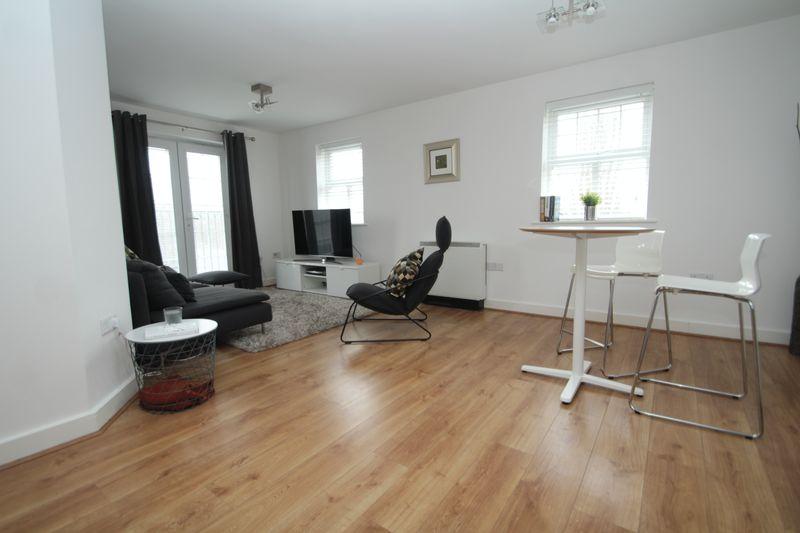 Newbold Hall Drive, Rochdale OL16 3AJ 2 bed apartment to rent £650