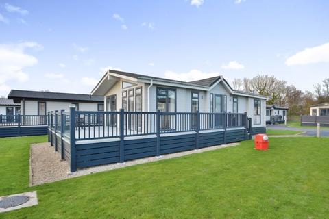 2 bedroom detached house for sale - Water Lily Meadow, Cotswold Hoburne, Cotswold Water Park