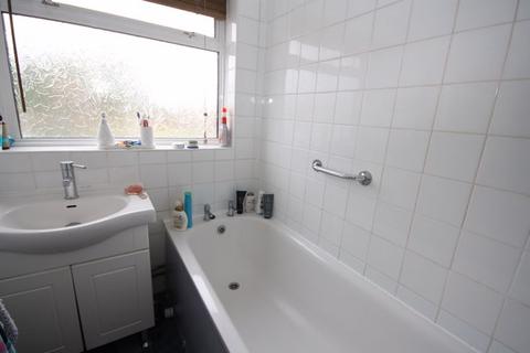12 Montcalm Close, Hayes, UB4 9HF
