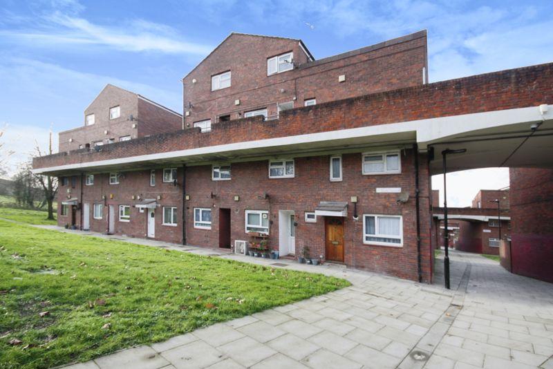 Bruffs Meadow, Northolt 3 bed £300,000
