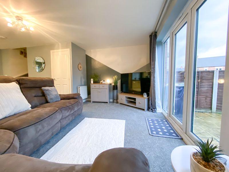 Zurich Avenue, Biddulph, ST8 7FA 3 bed semidetached house for sale £
