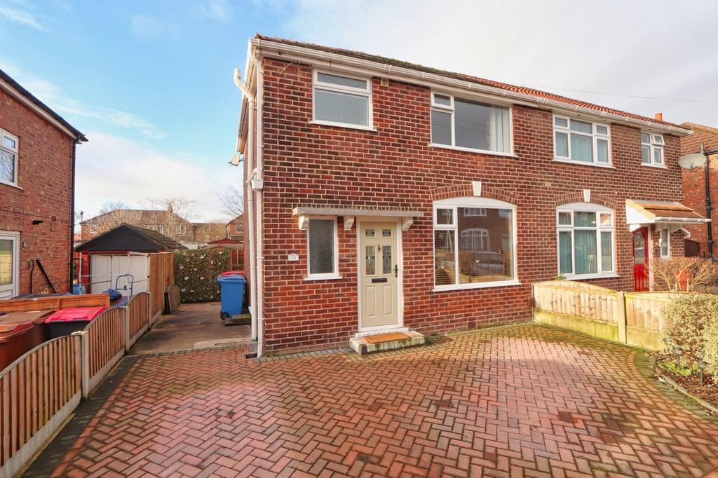 Silverdale Avenue, Irlam 3 bed semidetached house for sale £214,995