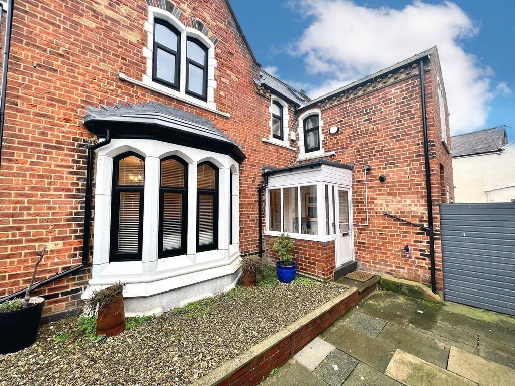 Castle Road, Scarborough 3 bed end of terrace house £250,000