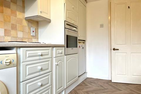 2 bedroom flat to rent, Cornwall Road, Hatch End