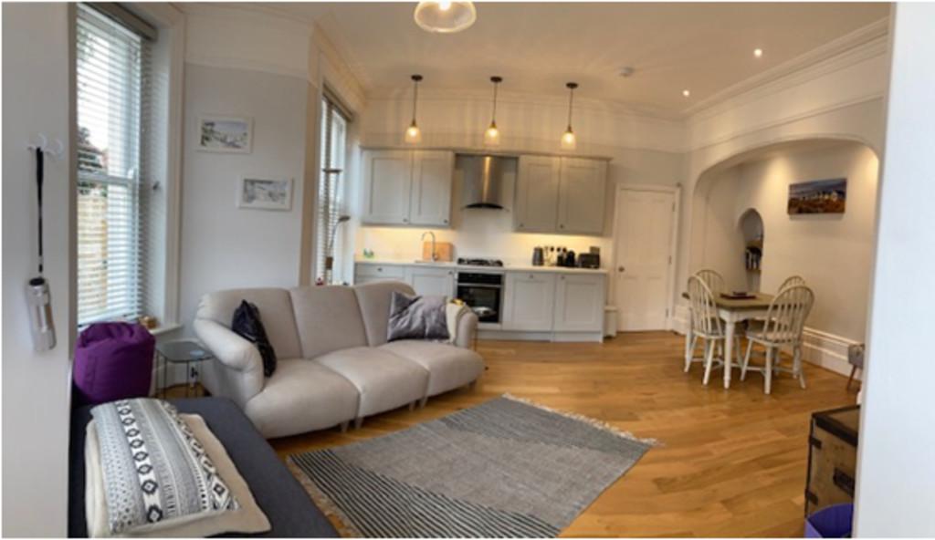 Mckinley Road, Bournemouth 2 bed flat £1,300 pcm (£300 pw)