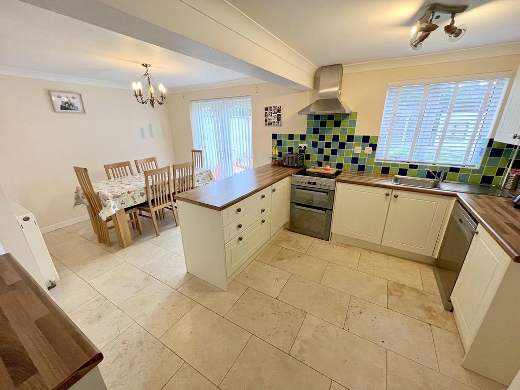 Sandy Lane, Upton, Poole, BH16 3 bed semidetached house £385,000