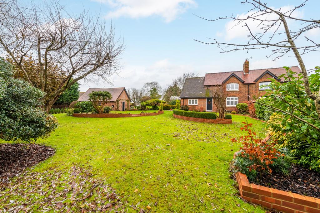 Ilmer, Princes Risborough... 4 bed semidetached house £975,000