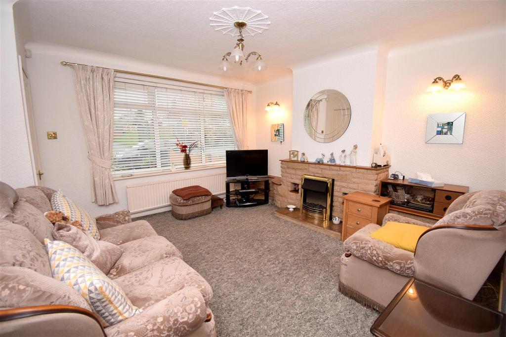 Central Drive, Westhoughton, Bolton 2 bed semidetached house £180,000