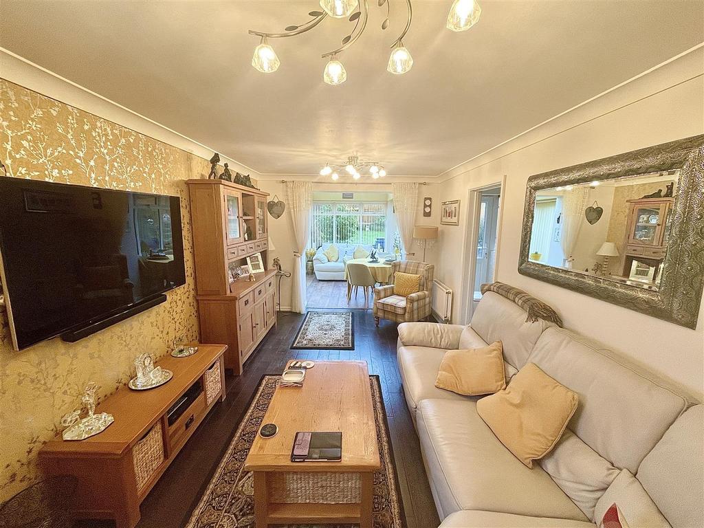 Lon Enfys, Llansamlet, Swansea 3 bed detached house £215,000