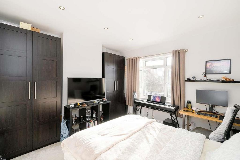 37 Brook Crescent-14.JPG
