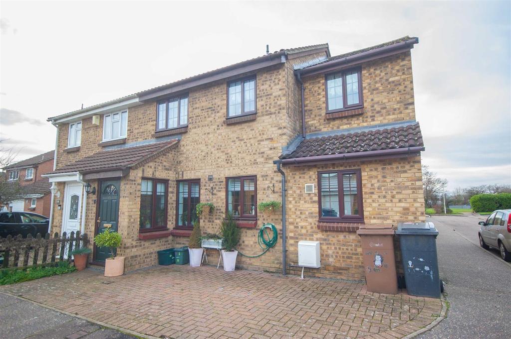 Beardsley Drive, Springfield, Chelmsford 5 bed semidetached house £