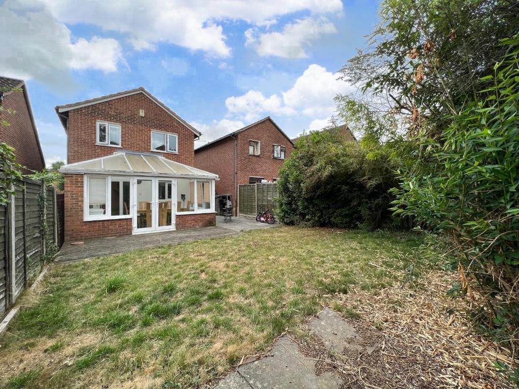 Codlin Close, Little Billing, Northampton NN3 4 bed detached house for sale £300,000