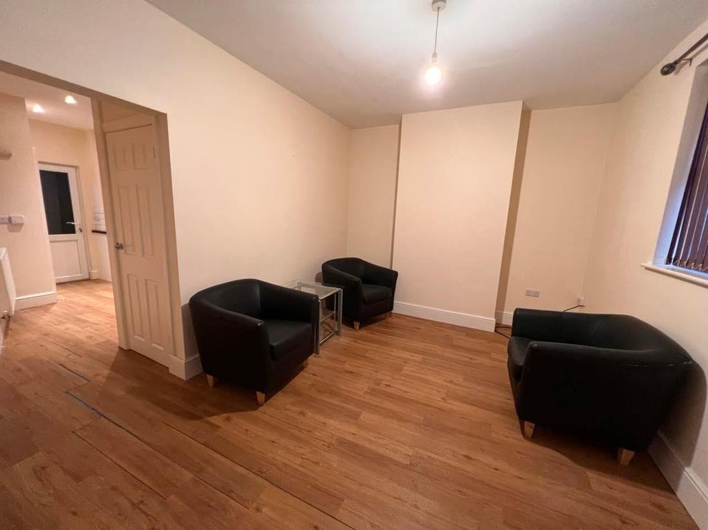 Grosvenor Street, Leek 2 bed terraced house £500 pcm (£115 pw)