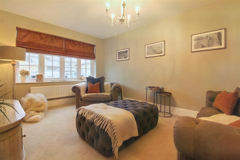 3 bedroom semi-detached house for sale - Willow Gardens, Scissett, Huddersfield, HD8 9UY