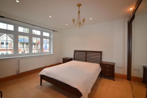 4 bedroom house to rent - Queens Road, Loughton IG10