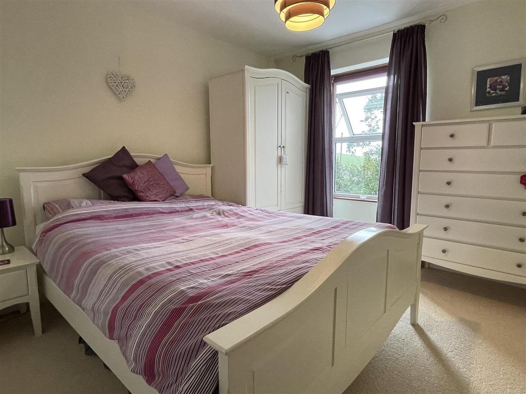 Bedroom 2: