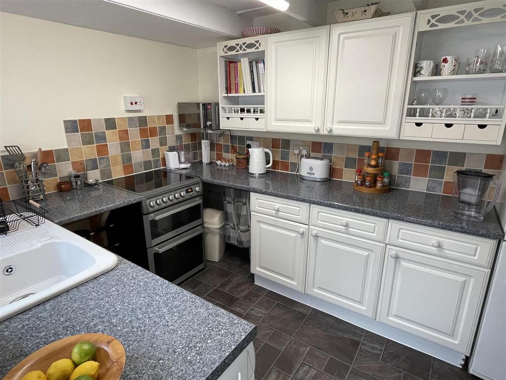 Kitchen: