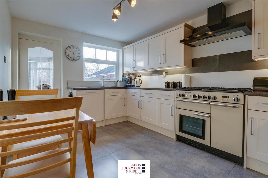 Lingfield Close, Bramley, Rotherham 4 bed detached house £350,000