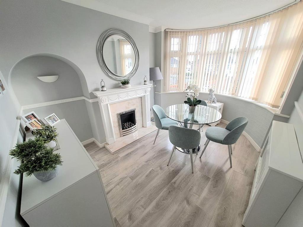 Elmay Road, Sheldon, Birmingham 4 bed semidetached house £300,000