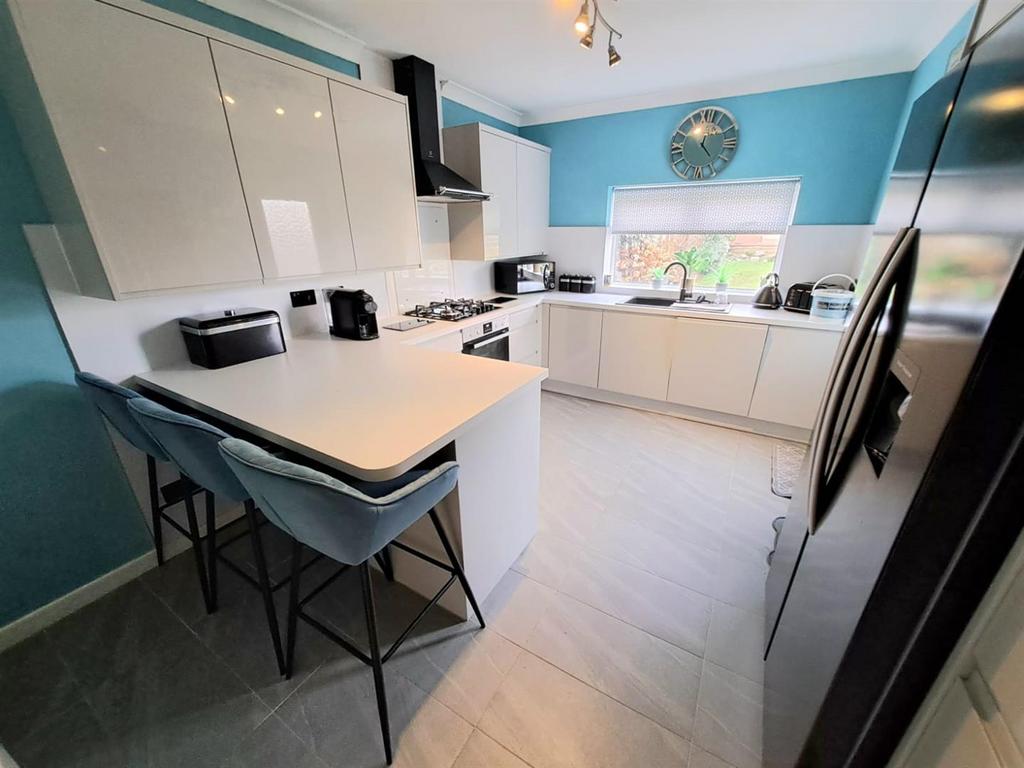 Elmay Road, Sheldon, Birmingham 4 bed semidetached house £300,000