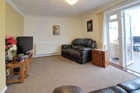 4 Bulstrode Avenue, Dereham, NR19 1EU