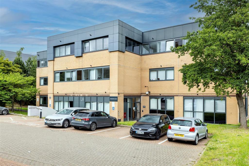 Capital Drive, Linford Wood 1 bed apartment £960 pcm (£222 pw)