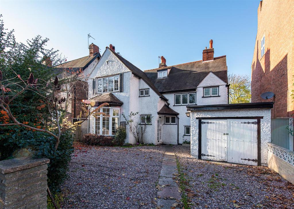 Lavender Cottage, 316 Penn Road, Penn 4 bed detached house £1,895 pcm