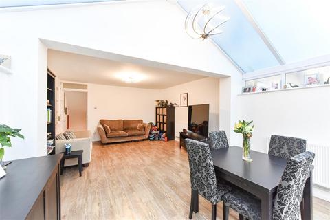 38 Wyemead Crescent, London, E4 6HW