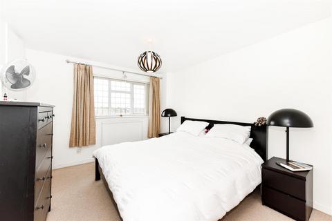 38 Wyemead Crescent, London, E4 6HW