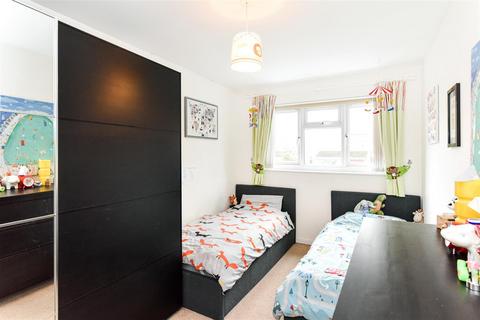 38 Wyemead Crescent, London, E4 6HW