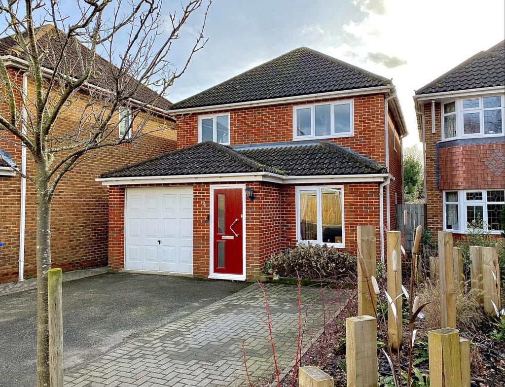 Sapphire Close, Sittingbourne 3 bed house £400,000