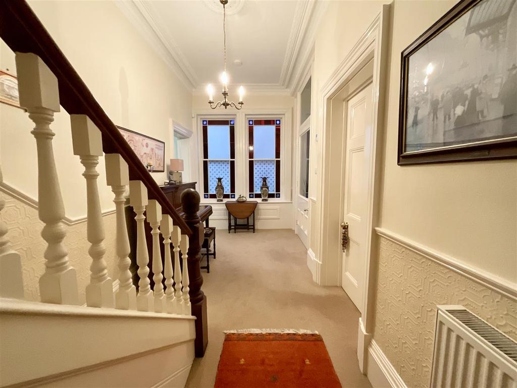 Royal Avenue, Scarborough 6 bed house £395,000
