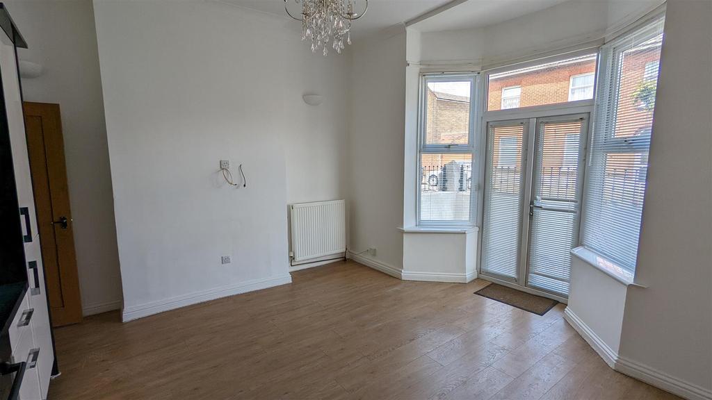 Inglis Road, Southsea 1 bed flat £800 pcm (£185 pw)