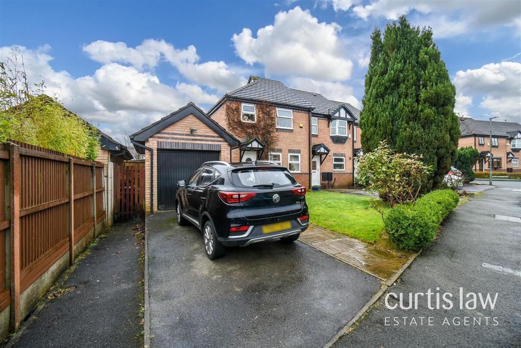 Collingwood, Clayton Le Moors... 3 bed end of terrace house £180,000