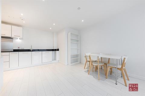 2 bedroom flat to rent - Atkin Square, Dalston Lane, Hackney