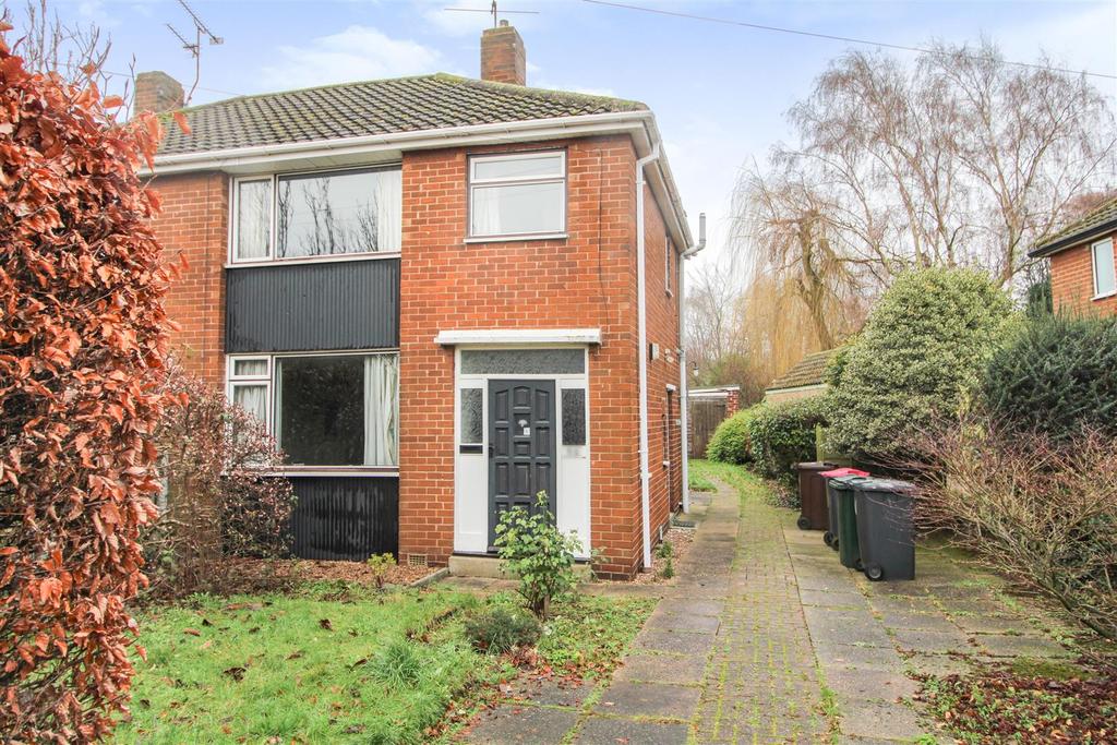 Warren Road, Wickersley, Rotherham 2 bed semidetached house £185,000