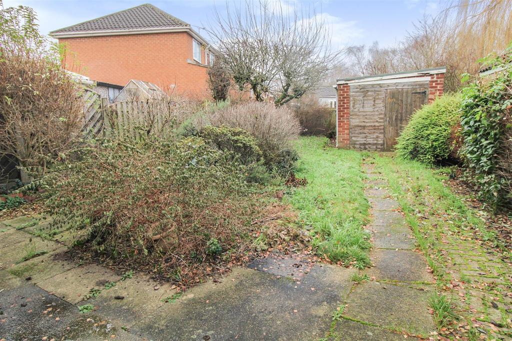 Warren Road, Wickersley, Rotherham 2 bed semidetached house £185,000