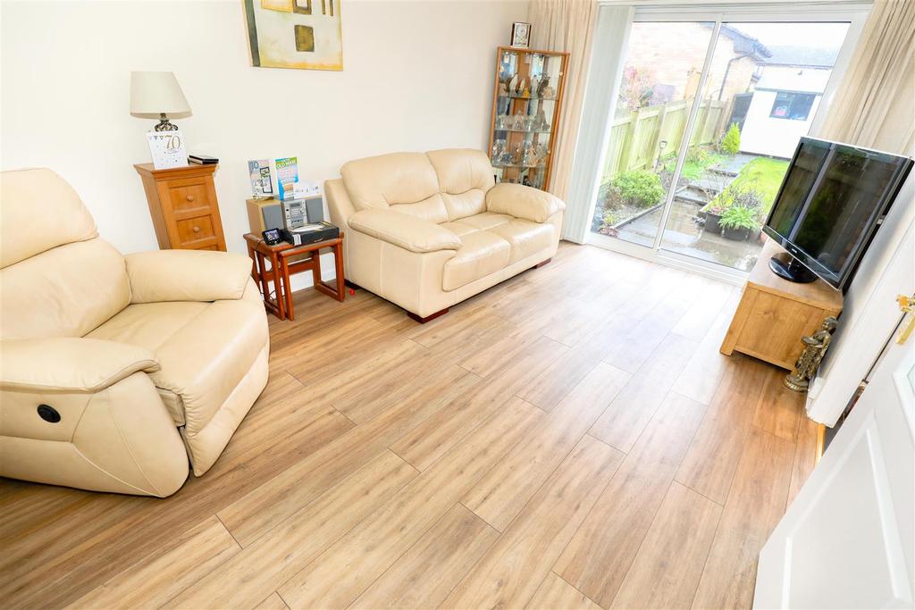 Weavers Crescent, Kirkcaldy 1 bed semidetached bungalow £119,000