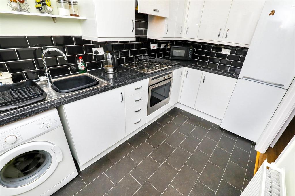 Weavers Crescent, Kirkcaldy 1 bed semidetached bungalow £119,000