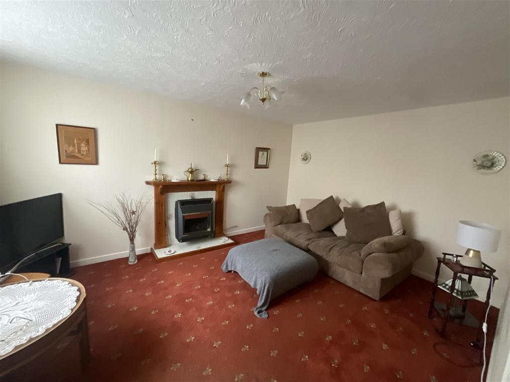 Carregamman, Ammanford 3 bed semidetached house £184,995