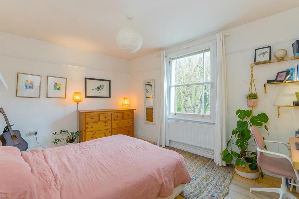 EUNEVAYREBESOR10 - Bedroom H.jpg