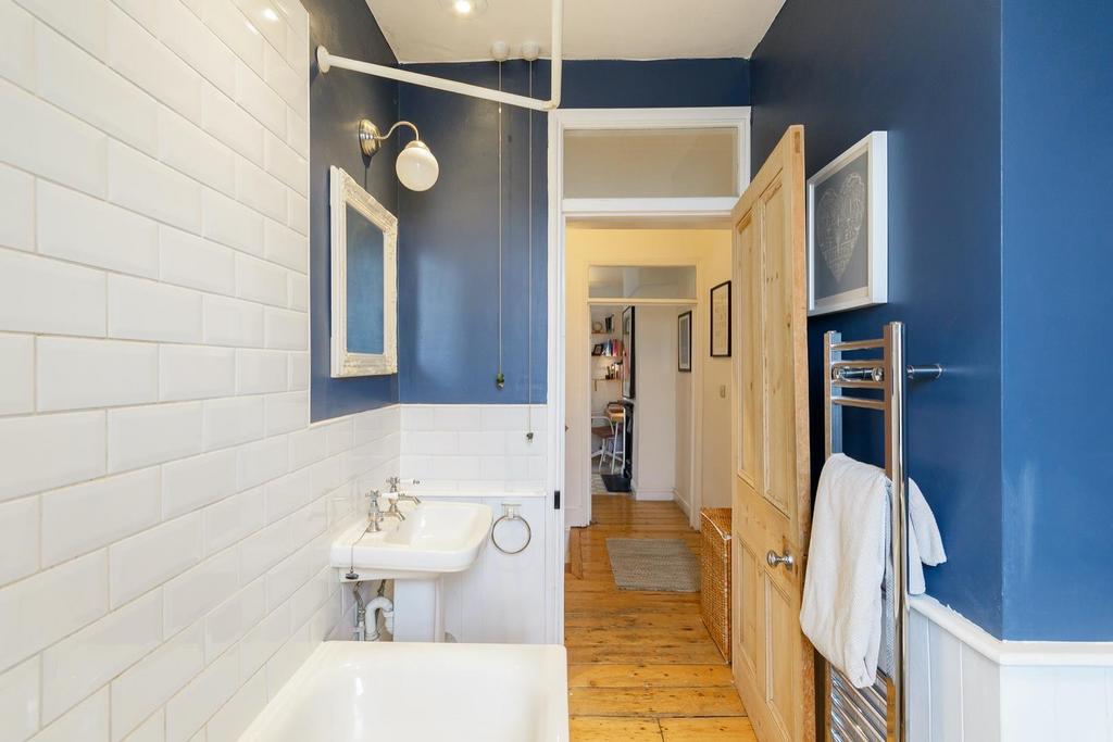 EUNEVAYREBESOR10 - Bathroom A.jpg