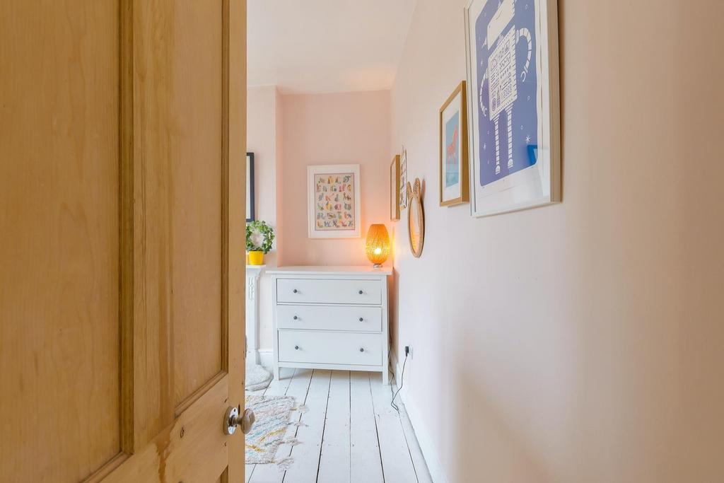 EUNEVAYREBESOR10 - Bedroom C.jpg