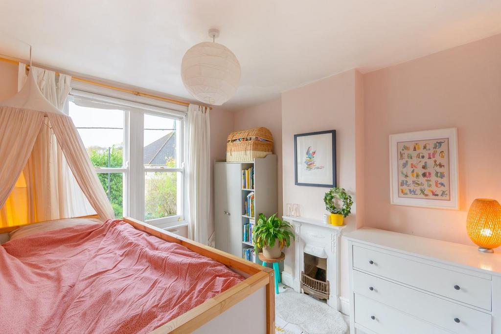 EUNEVAYREBESOR10 - Bedroom D.jpg